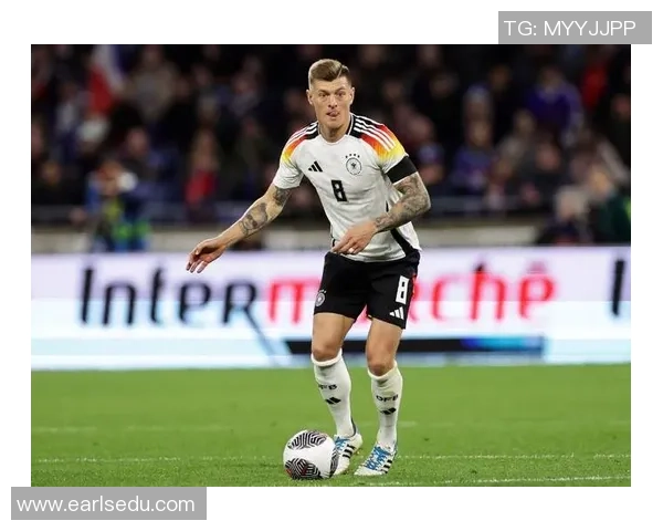 足球明星与明星壁纸的完美结合让你的手机桌面焕然一新 足球明星与明星壁纸的完美结合让你的手机桌面焕然一新